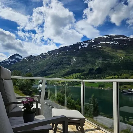 Vakantiehuis Modern With Panorama View *