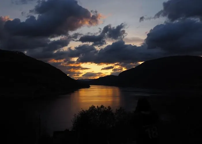 Modern With Panorama View Semesterbostad *